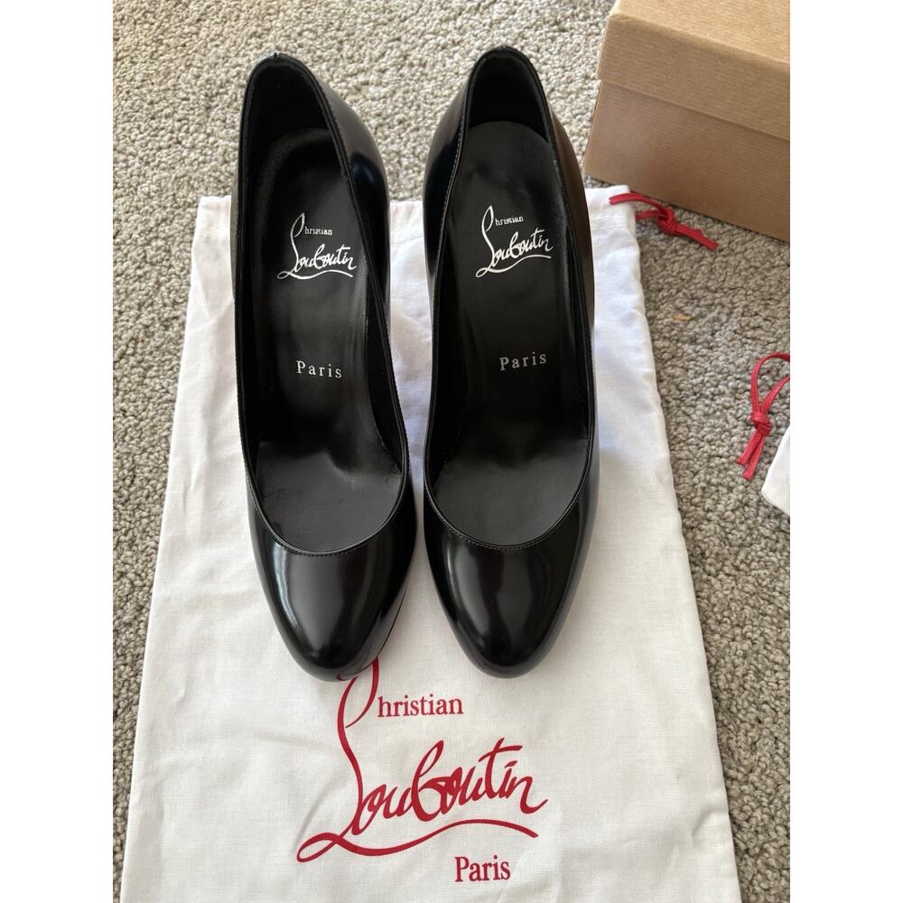 Auth Christian Louboutin Black Patent Leather Round Toe Pumps Heels Used Excelle